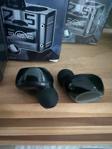 Fone Bluetooth Robusto com Som Potente e Estojo de Carregamento.