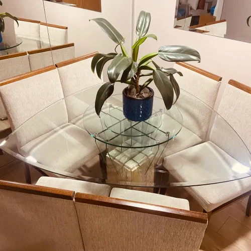Mesa com 6 cadeiras