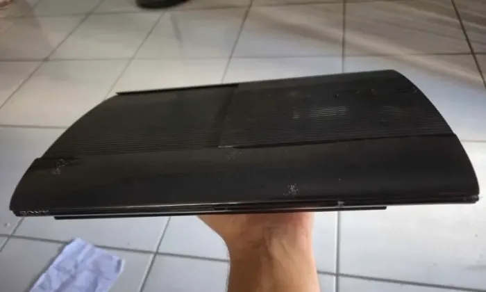 PS3 SUPER SLIM/COM DEFEITO
