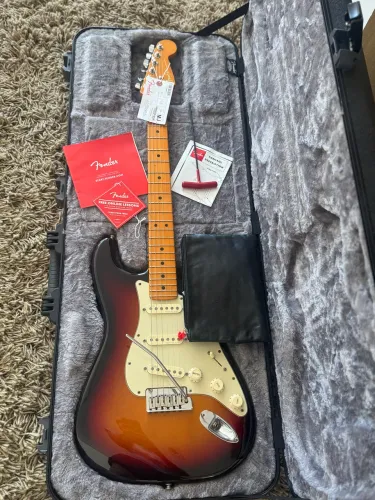 Guitarra Fender American Stratocaster Ultra