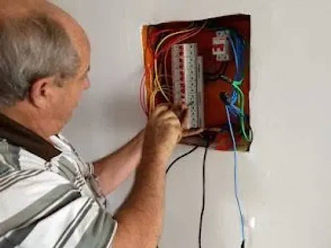 ELETRICISTA 24HORAS  TRABALHO TODA  FORTALEZA 