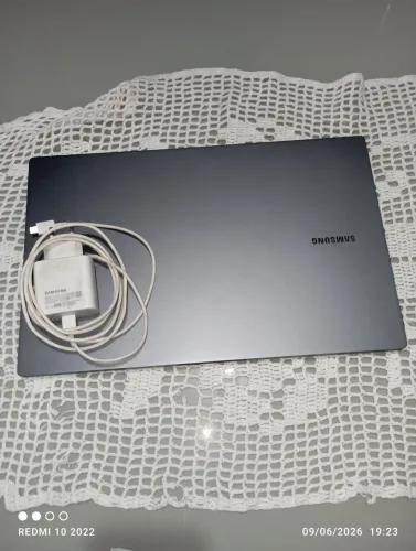 Nota book Galaxy book 4 Intel insiste u300 windows 11 home 8GB ,256GB SSD UHD GRAPHICS 