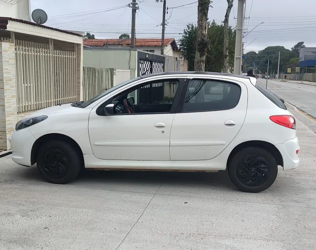 Peugeot 207 Active 1.4 Flex 8V 5P 2014