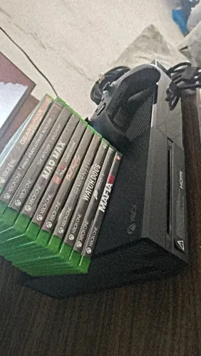 Xbox one fat 1TB 1 controle + 10 jogos físicos + carregador de pilhas e fonte original