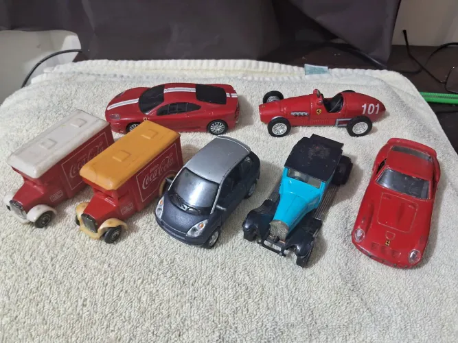 Lote de brinquedos colecionáveis