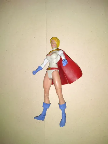 Poderosa - DC Universe Classics