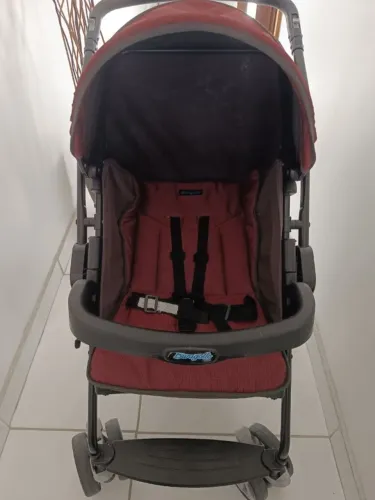 Carrinho de Bebê com Bebê Conforto Rio K Burigotto