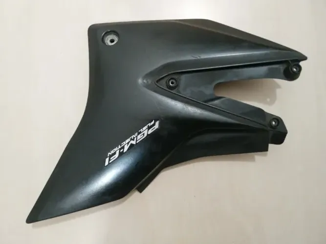 Carenagem lateral direita Honda XRE 300/ 2009 e 2018