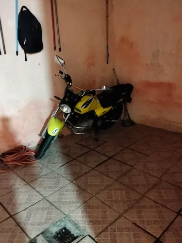 Moto com débito a paga