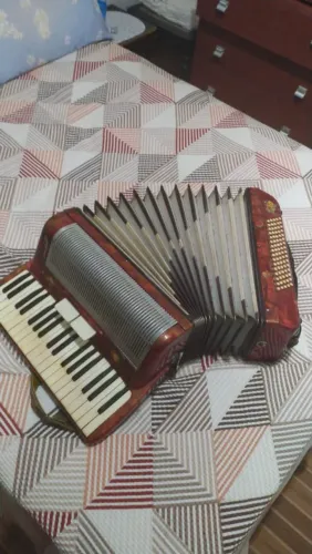 Vendo acordeon Scandally importado, made in Itália, em ótimo estado de conservação,.