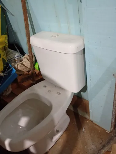Vendo vaso sanitário com a caixa tudo completo