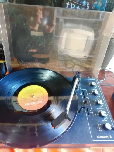 Vitrola Liftonat S Telefunken