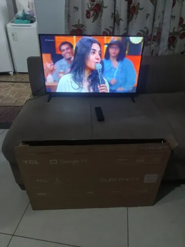 Smart TV 32 polegadas semi nova no plástico com caixa