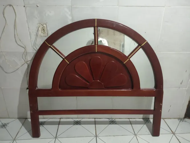 Cama de casal madeira pura.