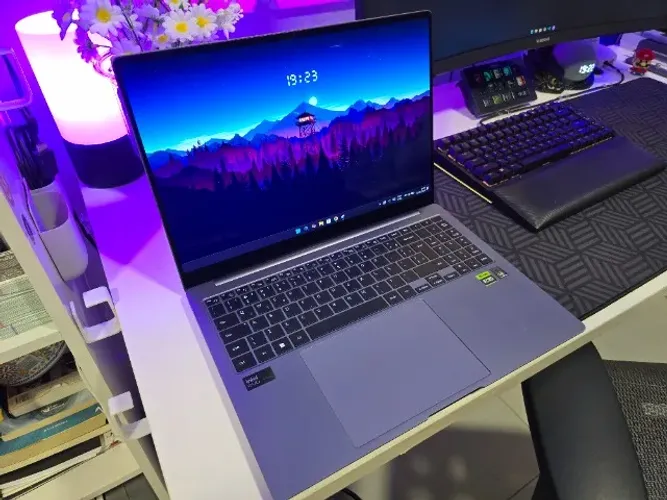 Samsung Galaxy Book 4 Ultra (Intel Core 9 - RTX 4070 - RAM 32GB DDR5 - 4.50TB)