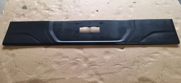 Moldura Aplique Friso Inferior Placa Tampa Traseira Strada 2020 a 25