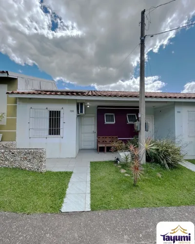 Geminado em Condomínio, Moradas, com 2 Quartos, 2 Salas, 1 Banheiro e 1 Vaga em Santa Cruz