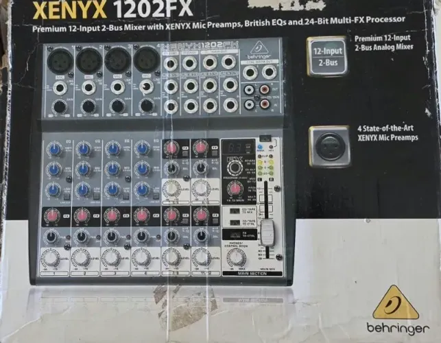Mesa de Som Behringer XENYX 1202FX