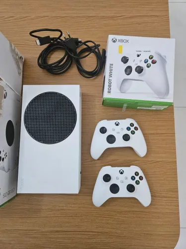 Xbox Series S - 512 Gb + 2 Controles Usado