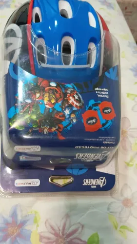 Kit capacete Avengers + 1 par de cotoveleiras + 1 par de joelheiras