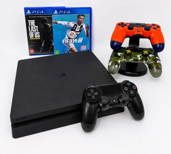PS4 Slim 1TB + 3 Controles + Dock + 2 Jogos