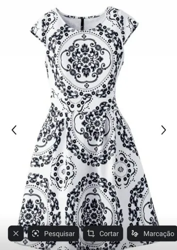 Lindo vestido com pregas