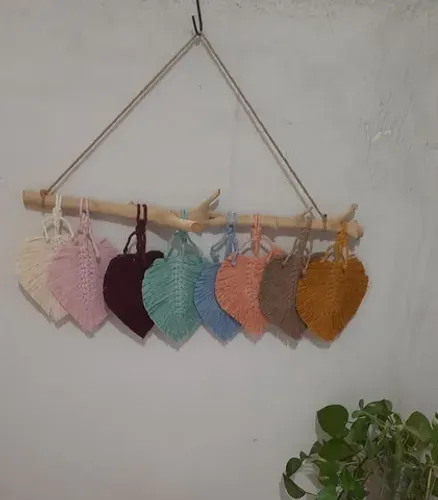 Painel de penas em macrame -imagem ilustratva