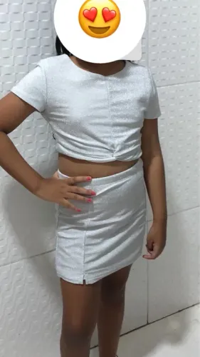 Conjunto cropped e saia branco