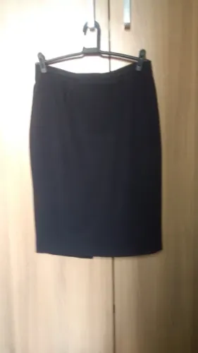 Saia reta básica preta