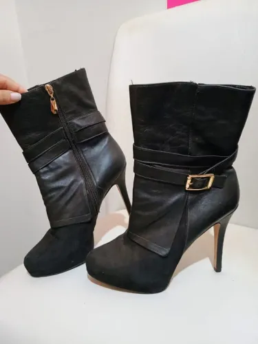 Bota preta de couro Carmim n° 37/38