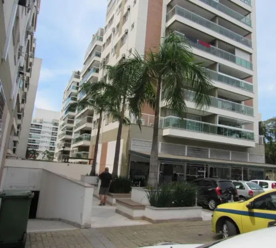 Alugo loja de frente pra Rua Retiro dos Artistas, com 55m², no Pechincha!