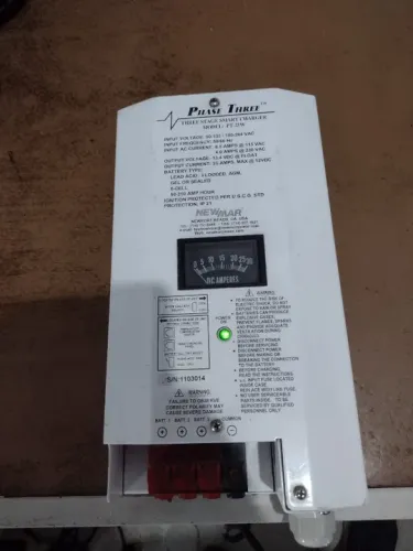 Carregador de bateria NewMar Phase Three