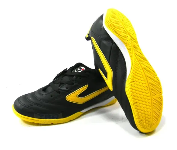 Chuteira Futsal Topper Furia em 2 cores até 6x de R$ 39,99