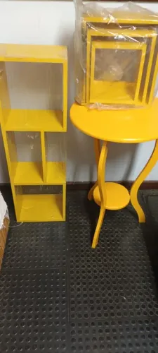 vendo mesa redonda, nicho triplo e conj 3 nichos, juntos ou separados, novos em BH
