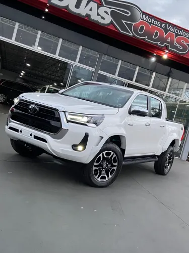TOYOTA HILUX SRX PLUS 4x4 2.8 TDI DIESEL AUT 2025/2025 ZERO KM 