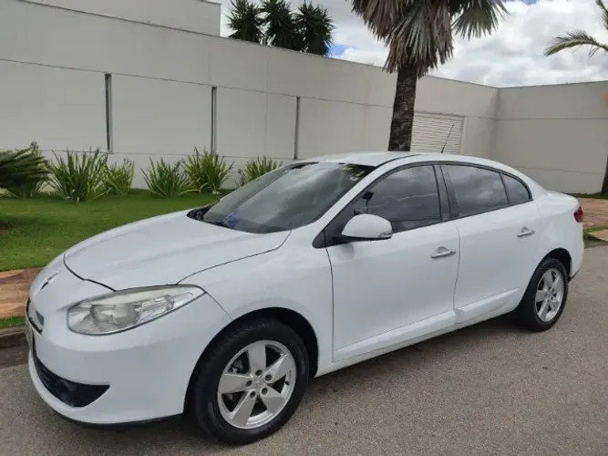 Renault Fluence Sed. Dynamique 2.0 16V Flex Aut. 2013