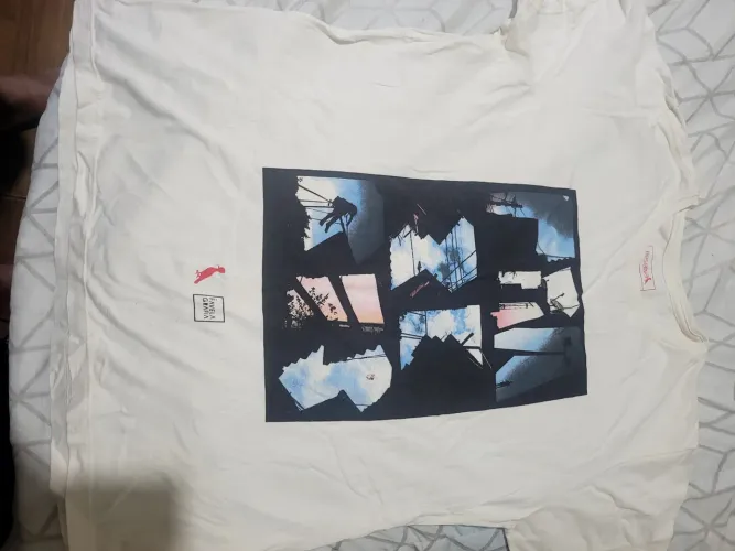 Camiseta bege lisa tamanho M, Reserva.