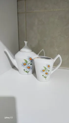 Conjunto de Chá em Porcelana com Flores