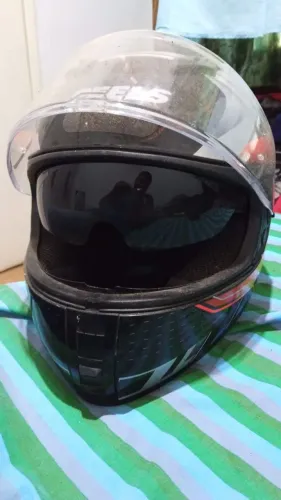 Vendo capacete semi novo