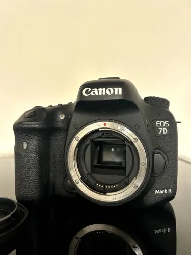 Câmera Canon EOS 7D Mark II - 42 mil cliques - Excelente estado