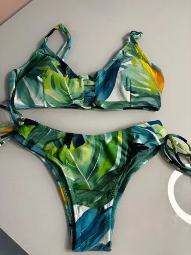 Biquíni + saída de praia M (Marca News)