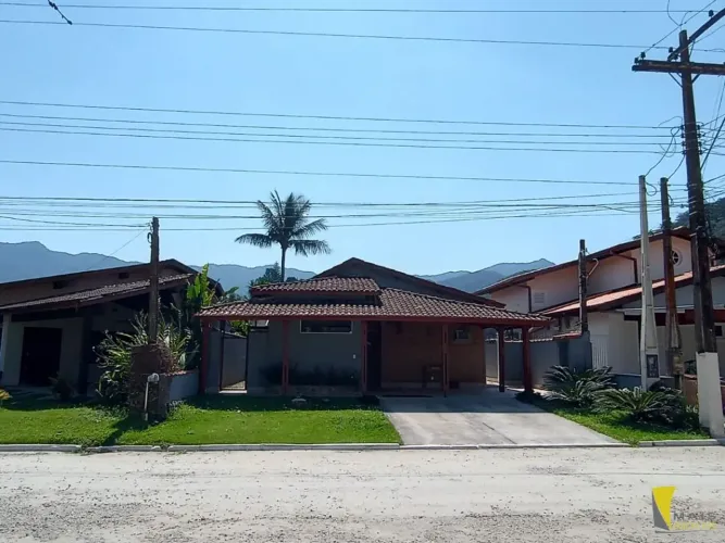 CASA EM CONDOMÍNIO FECHADO - UBATUBA / SP