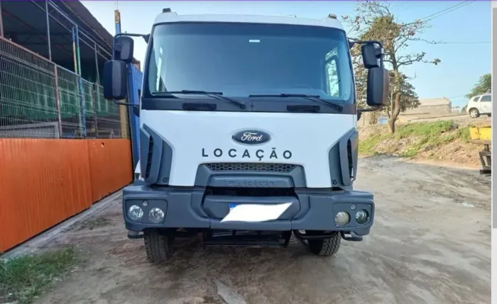 ESSA VOCÊ NÃO PODE PERDER!!CAMINHÃO FORD CARGO TRAÇADO!ACEITO CARRO NO NEGÓCIO.