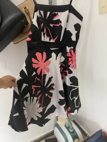 Desapego 3 Vestidos e 1 Chemise 