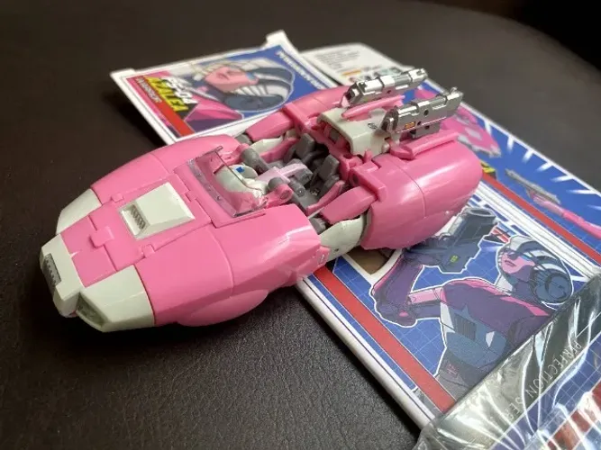 Transformers PS-04 Azalea (Arcee G1 - Sports Car) Autobot