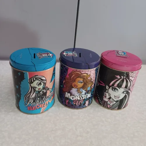 Kit com 3 latas Monster High