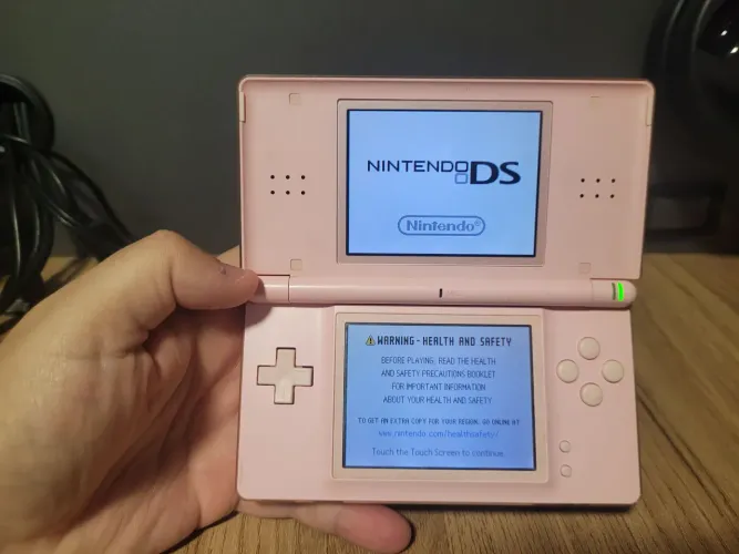 Ds lite com entrada de game boy adv