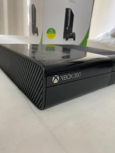 Xbox 360 Original Super Slim 500 GB + 1 Controle Original + 1 Jogo Original