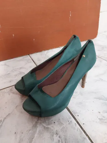 Sandálias peep toe verde