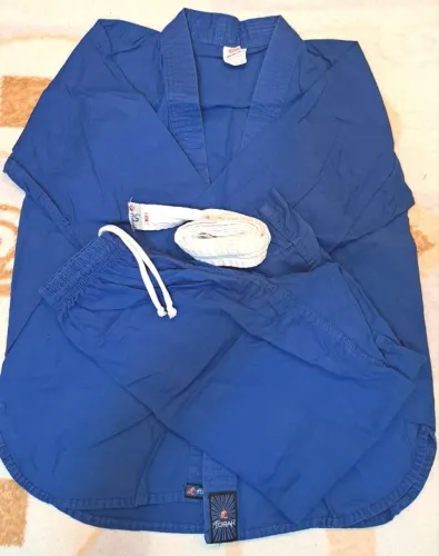 Vendo 2 quimonos infantis para menino ou menina - Tamanho M3